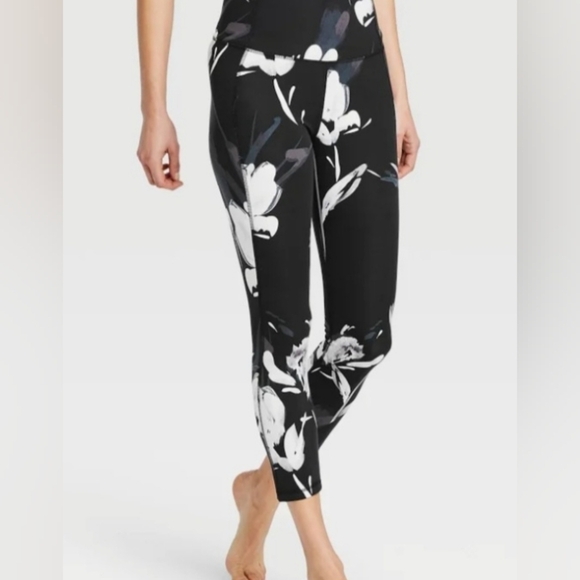 All In Motion Women's Black White Floral Running Workout Leggings - Picture 2 of 7